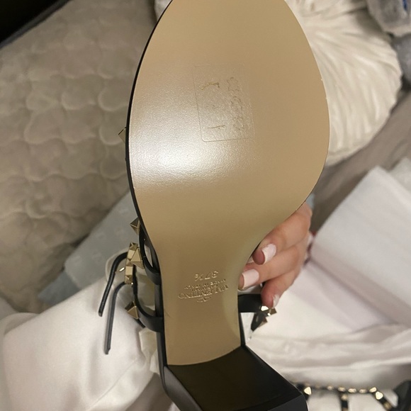 ROCKSTUD ANKLE STRAP SANDAL 90 MM - Picture 5 of 12